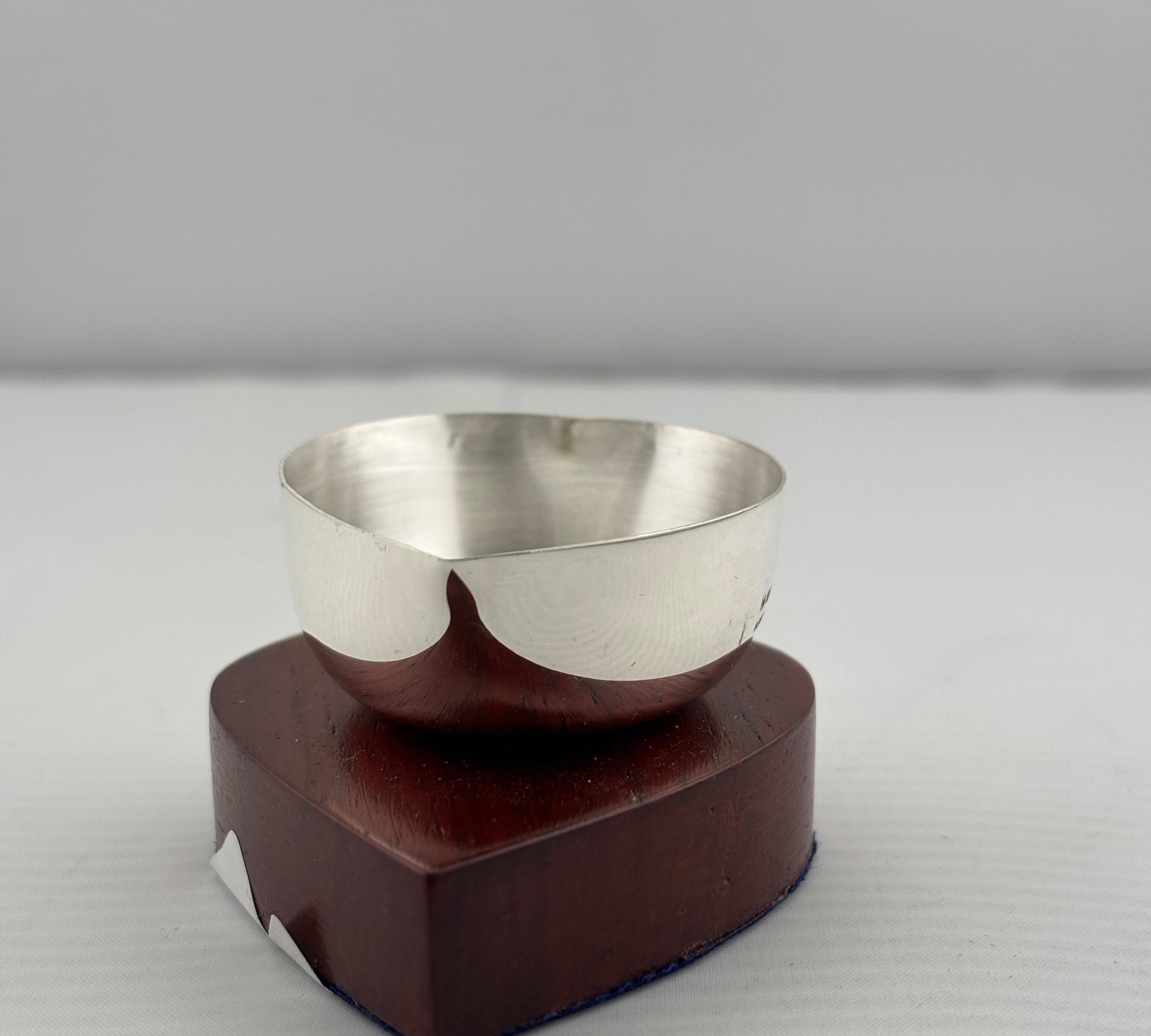 Silver Leaf-Shaped Diya 15gm – Traditional Pooja Lamp for Temple & Festivals