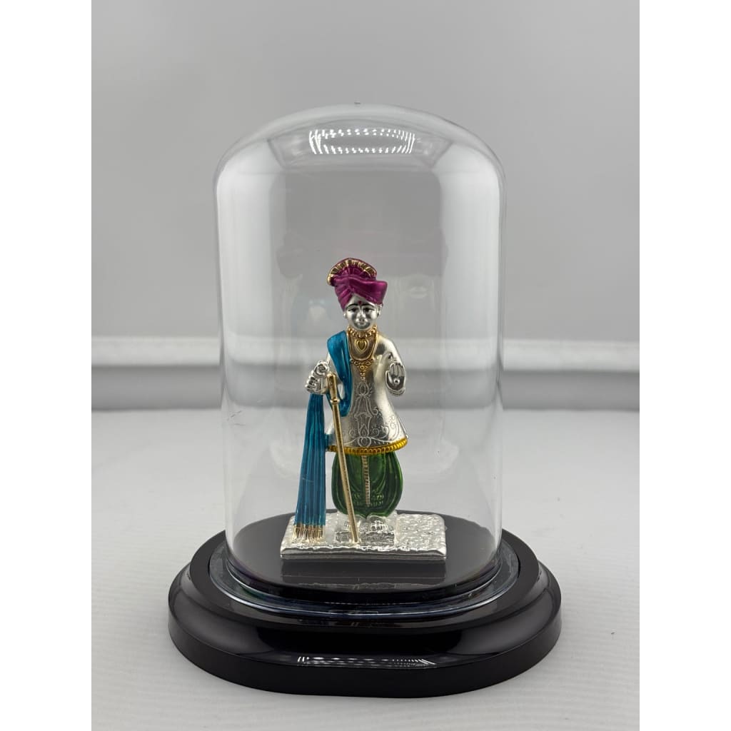 Front view of 999 pure silver Swaminarayan idol