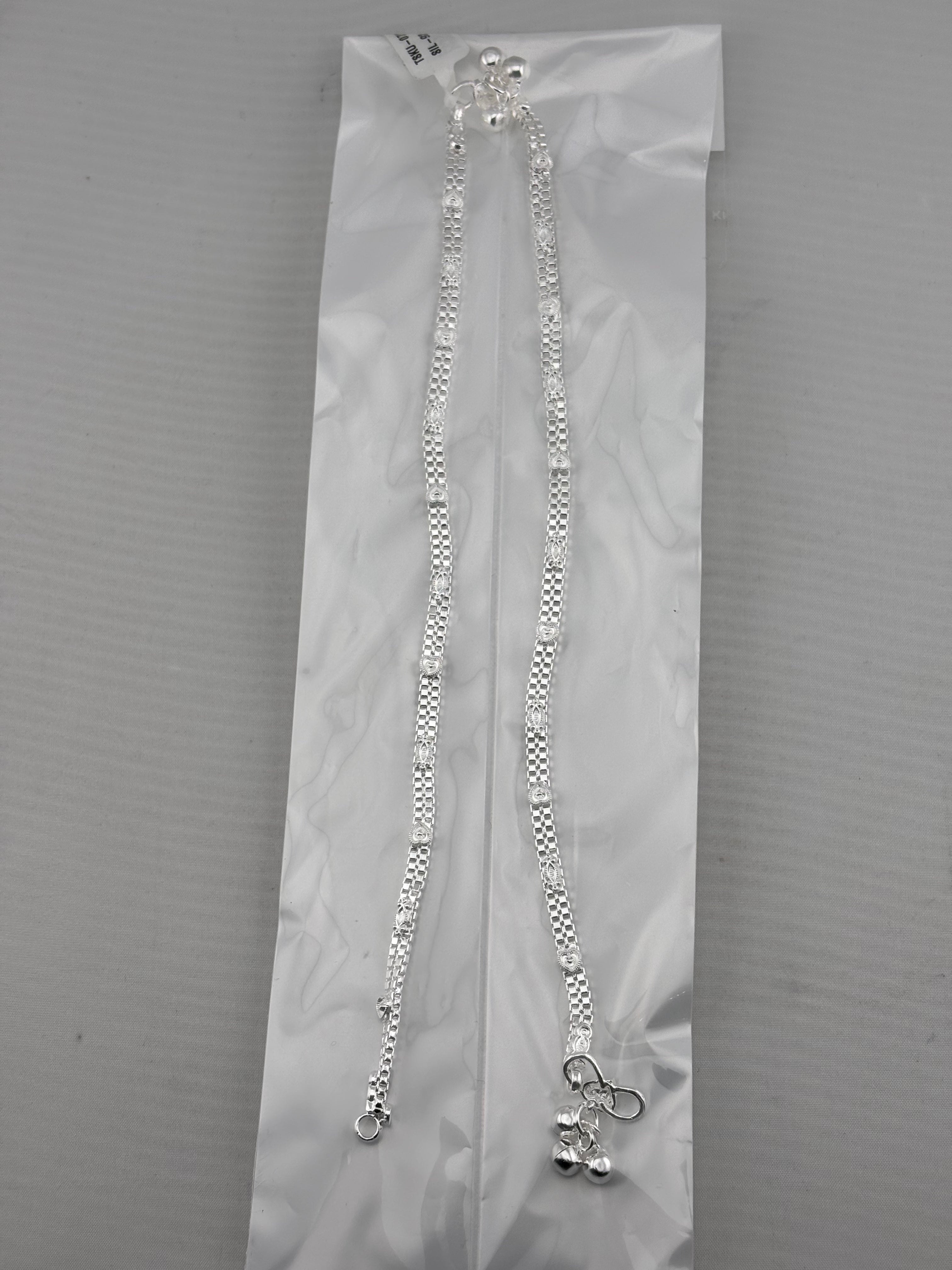 Grid Pattern Silver Anklet – 99.9% Pure Silver – Minimal Ghungroo Charm – Adjustable – 29.730g