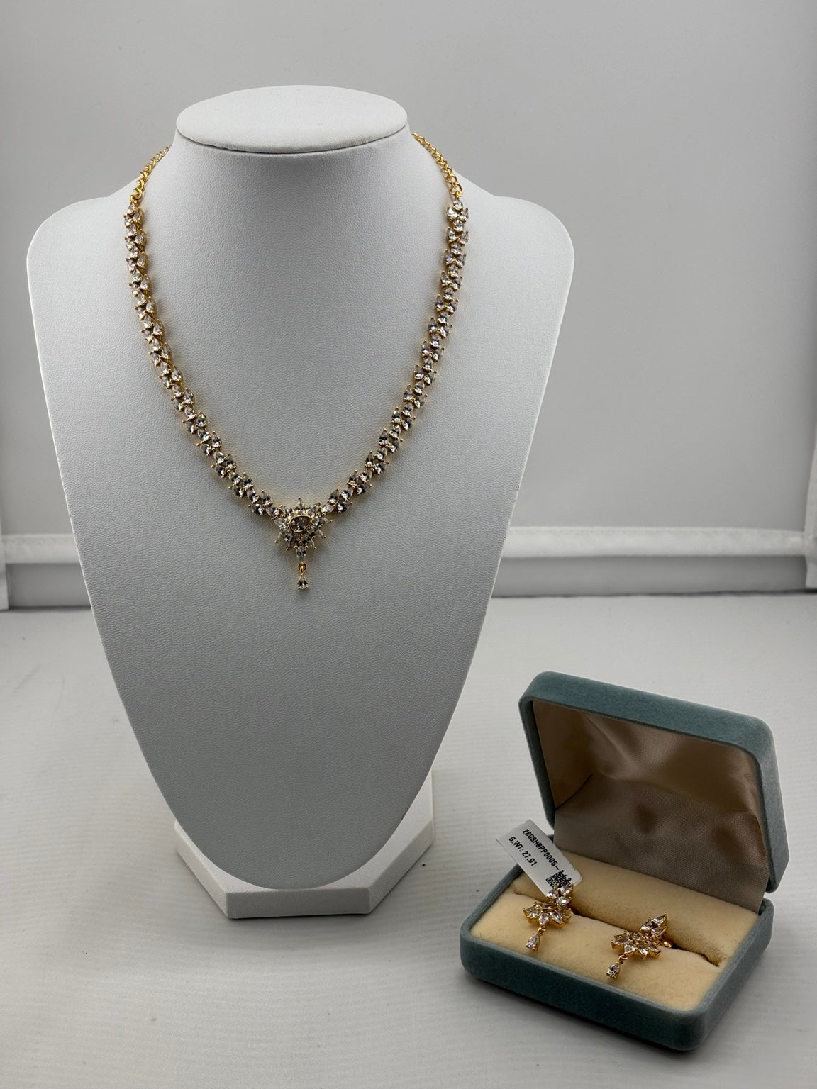 925 sterling silver gold-plated necklace set with clear stones and drop earrings