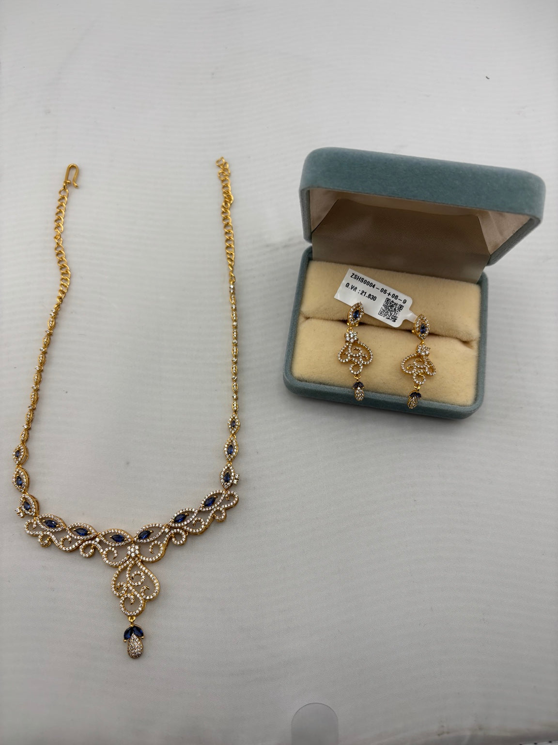 Gold-plated blue marquise necklace and matching earrings set