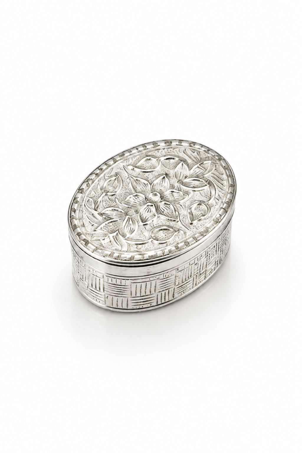 Silver Oval Box Engraved Floral Handcrafted (7.8g)
