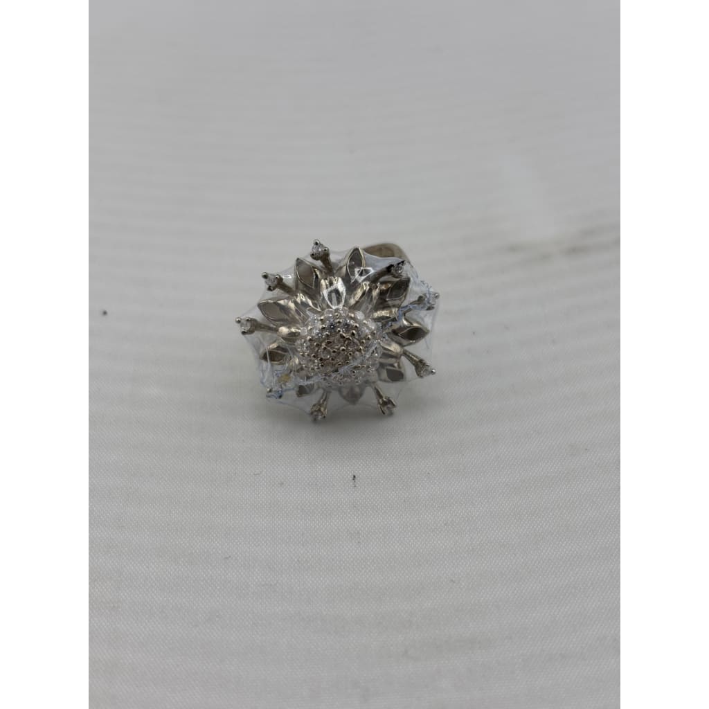 Sterling Silver Flower Ring (5.7g)